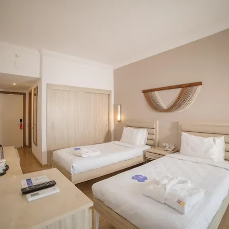 Fun & Sun Club Saphire 特基罗瓦