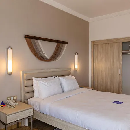 Fun & Sun Club Saphire 5* טקירובה