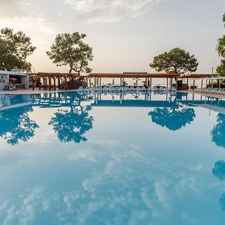 Fun & Sun Club Saphire טקירובה